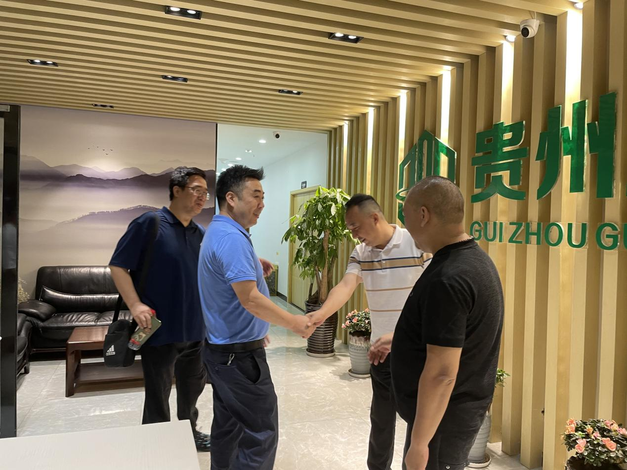 觀(guān)山湖區(qū)委人大常委會(huì)領(lǐng)導(dǎo)就構(gòu)建“親”、“清” 新型政商關(guān)系對(duì)企業(yè)發(fā)展情況 到我司進(jìn)行實(shí)地走訪(fǎng)
